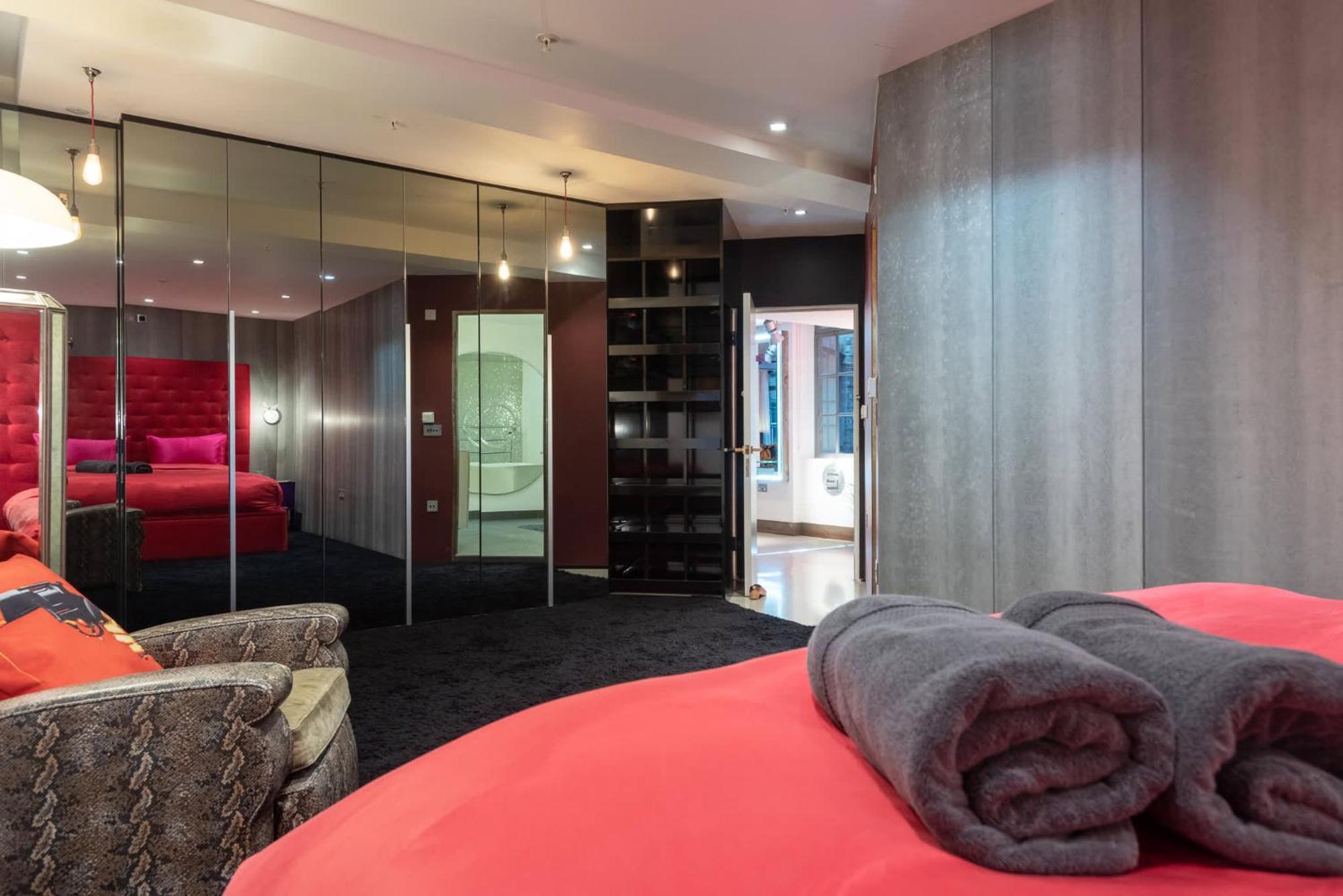 Amazingly Luxurious Loft Apartment, Soho - 3 Bedrooms, 2 Bath & Office Λονδίνο Εξωτερικό φωτογραφία